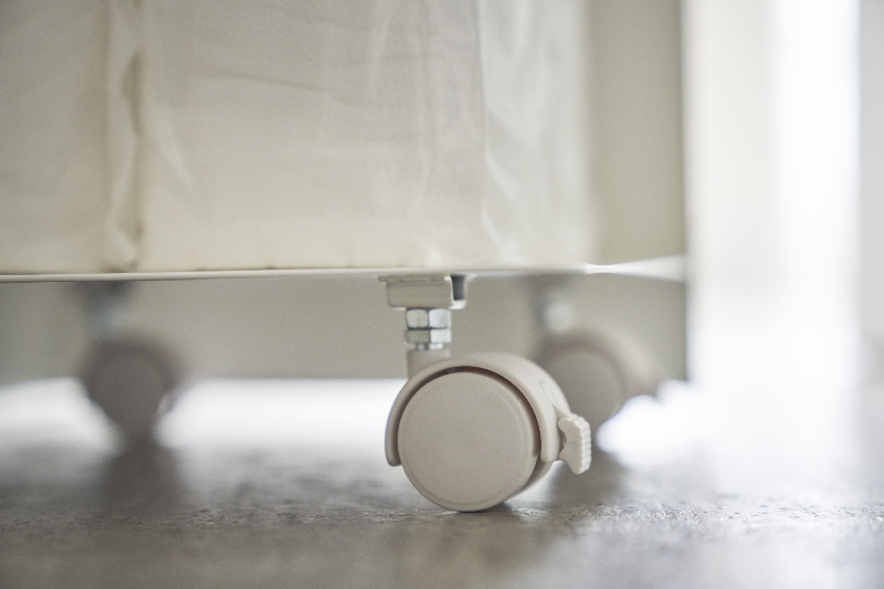 Carrello salvaspazio Yamazaki per bagno
